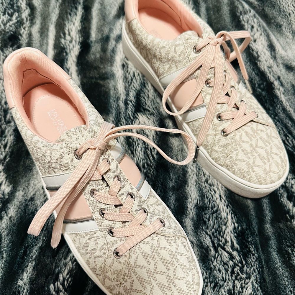Stylish Michael Kors Pale Pink and Cream Women's Sneakers